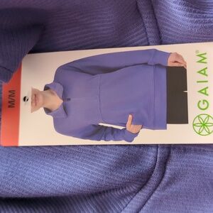 M: Gaiam 1/3 Zip Long sleeve Sweater